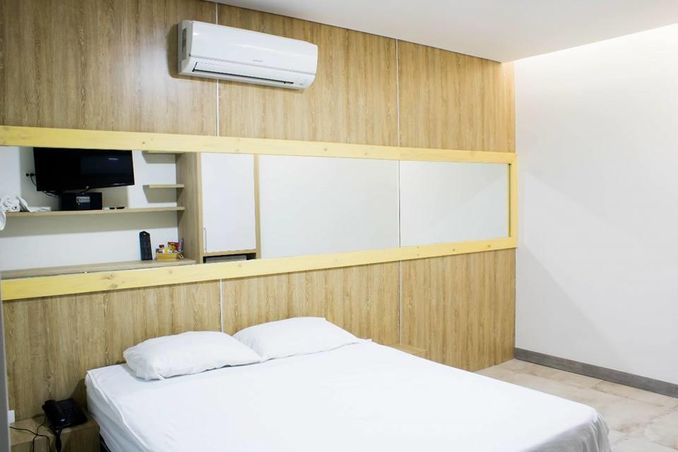בלו Hotel Piso 12 מראה חיצוני תמונה