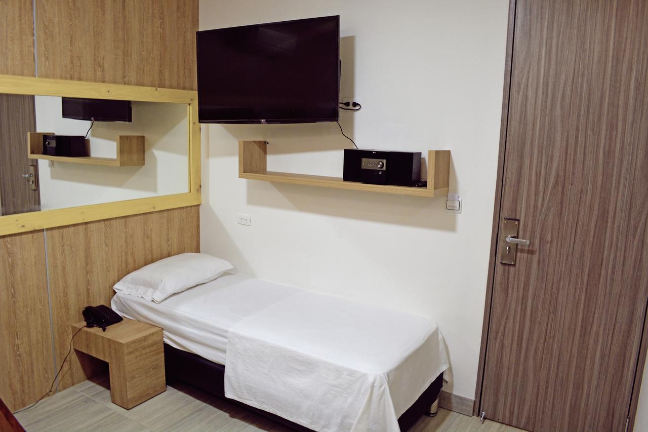 בלו Hotel Piso 12 מראה חיצוני תמונה
